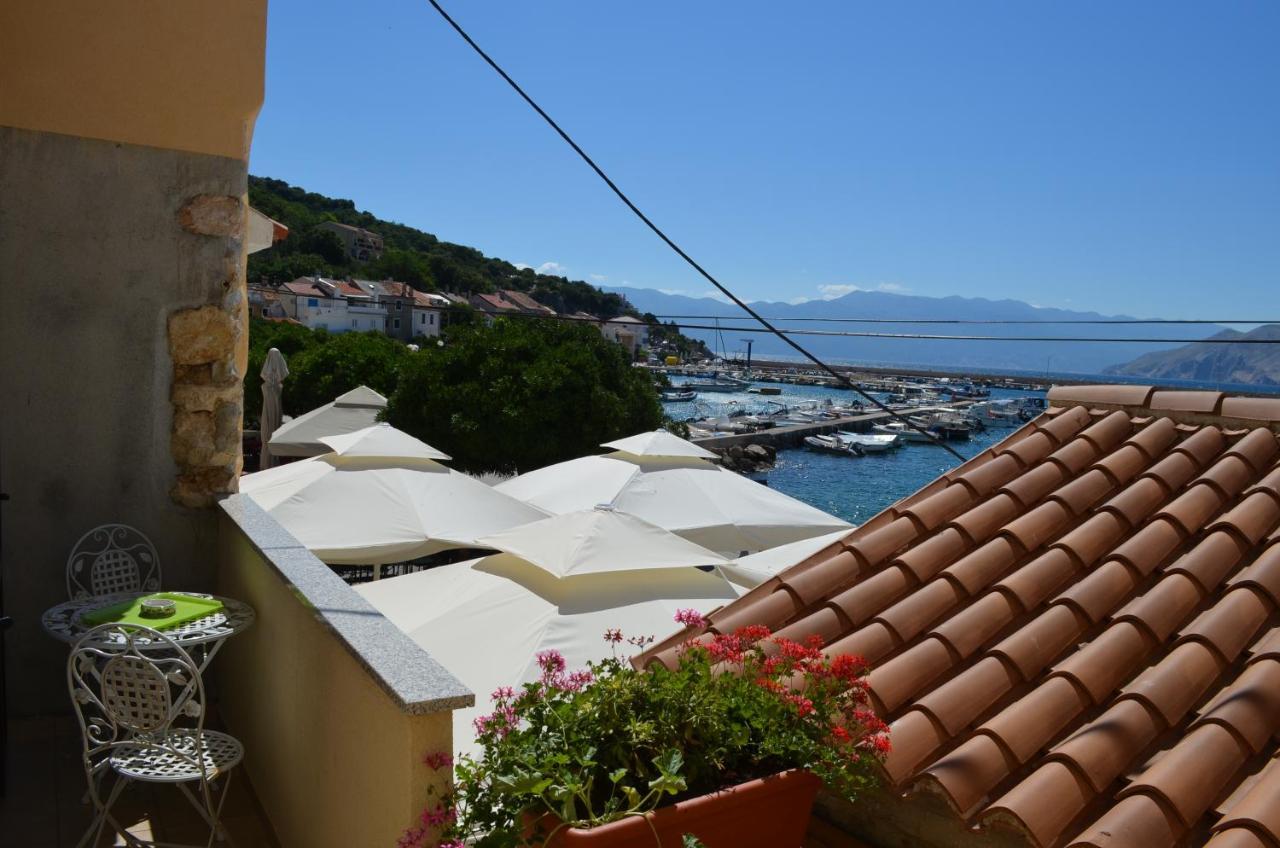Apartments Riva Baska  Bagian luar foto