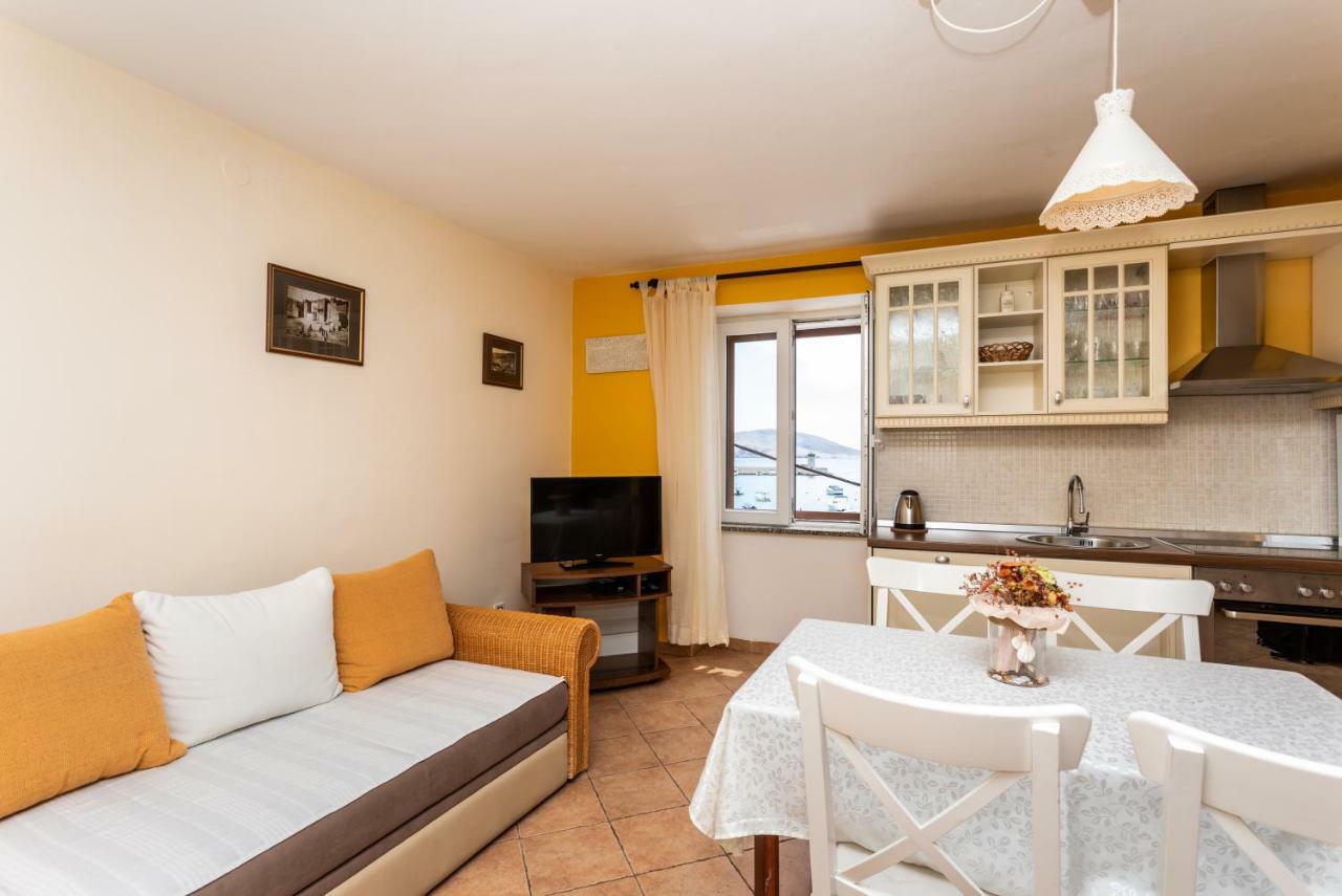 Apartments Riva Baska  Bagian luar foto